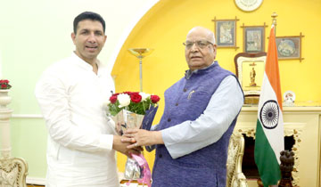 राज्यपाल श्री लालजी टंडन से आज उच्च शिक्षा मंत्री श्री जीतू पटवारी ने राजभवन में सौजन्य भेंट की।